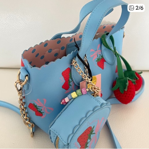 JUICY RETRO BLUE STRAWBERRY BAG!!! Charms included!!! New - Picture 3 of 5